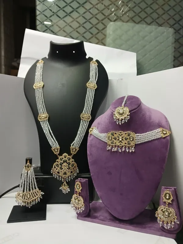 Gold_Tone_Traditional_Bridal_Jewellery_Set_for_Women