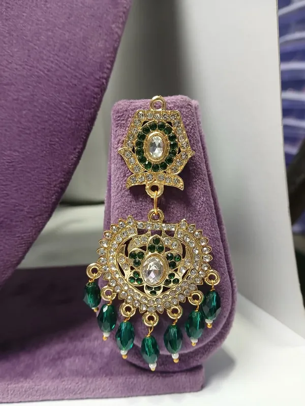 Green_Beaded_Traditional_Jewellery_Set_for_Women