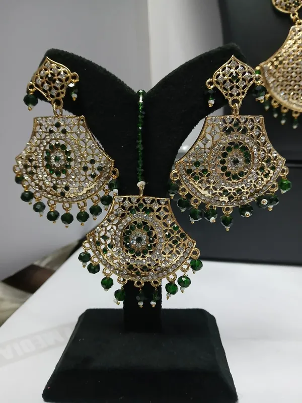 Green_Gold_Tone_Necklace_Set_for_Women