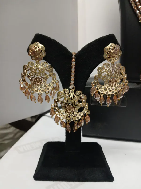 Gold_Tone_Traditional_Jewellery_Set_for_Women