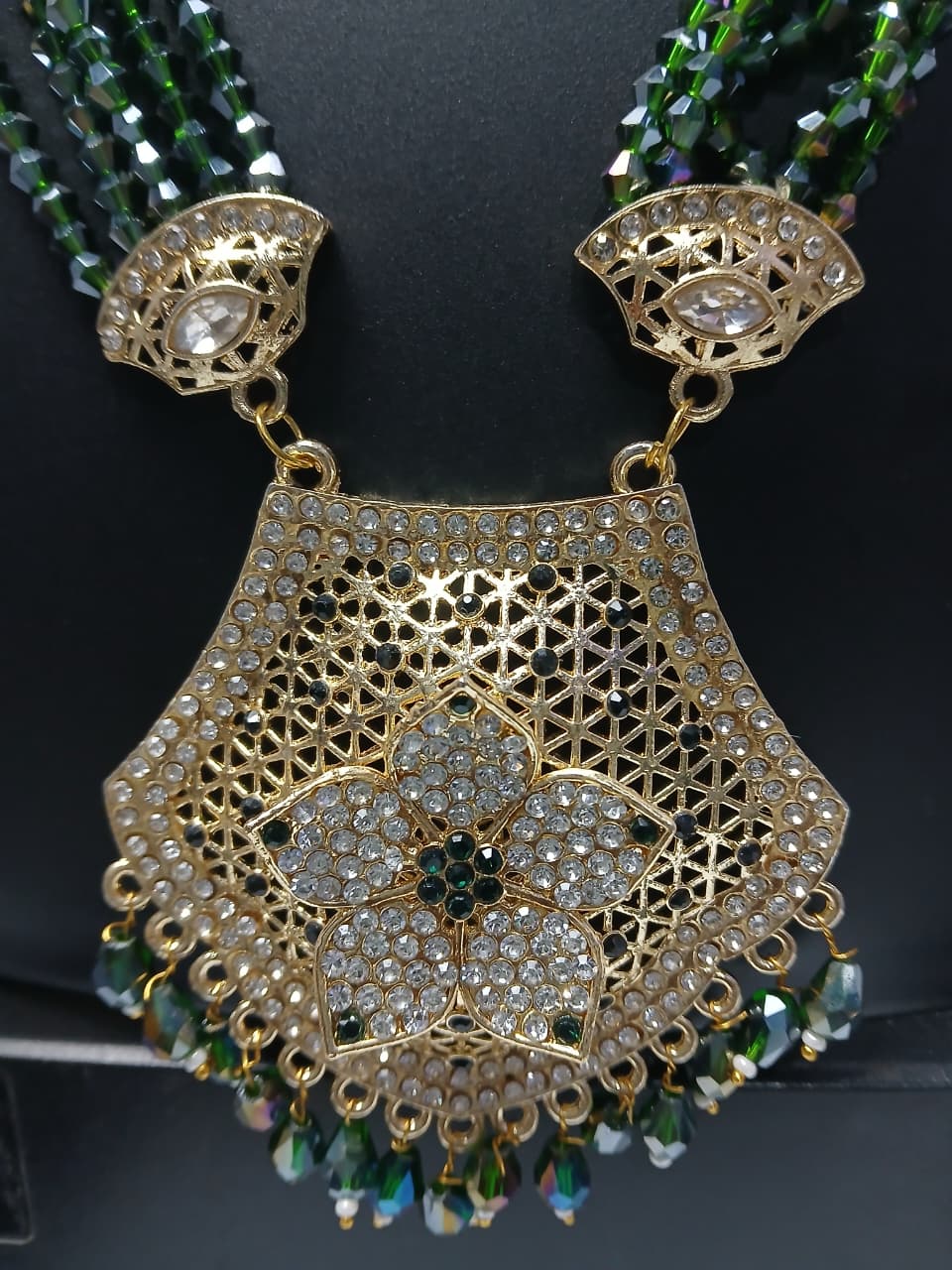 Green_Beaded_Gold_Tone_Necklace_Set_for_Women