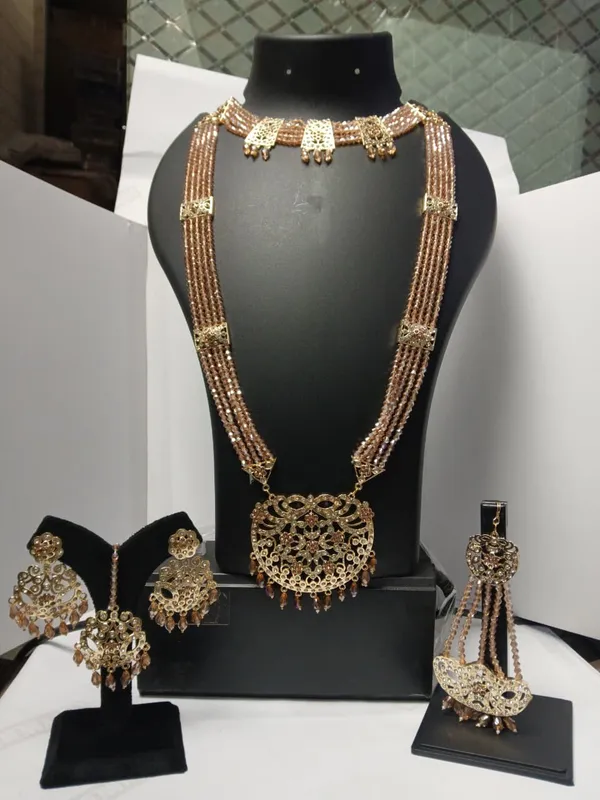 Gold_Tone_Traditional_Jewellery_Set_for_Women