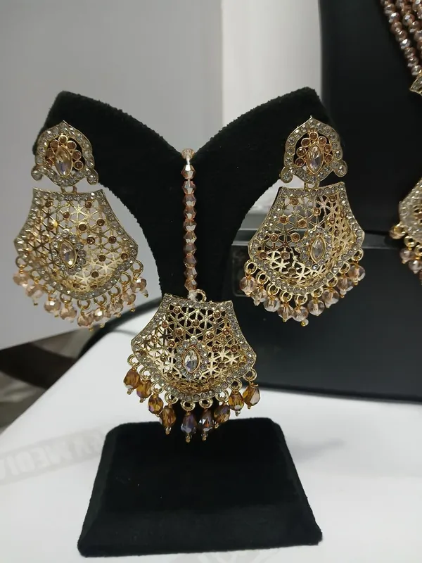 Gold_Tone_Traditional_Jewellery_Set_for_Women