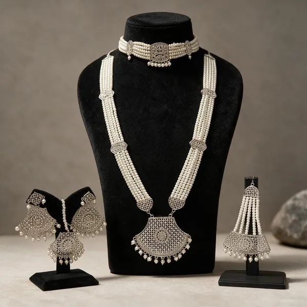 Silver_Tone_Pearl_Necklace_Earrings_And_Maang_Tikka_Set