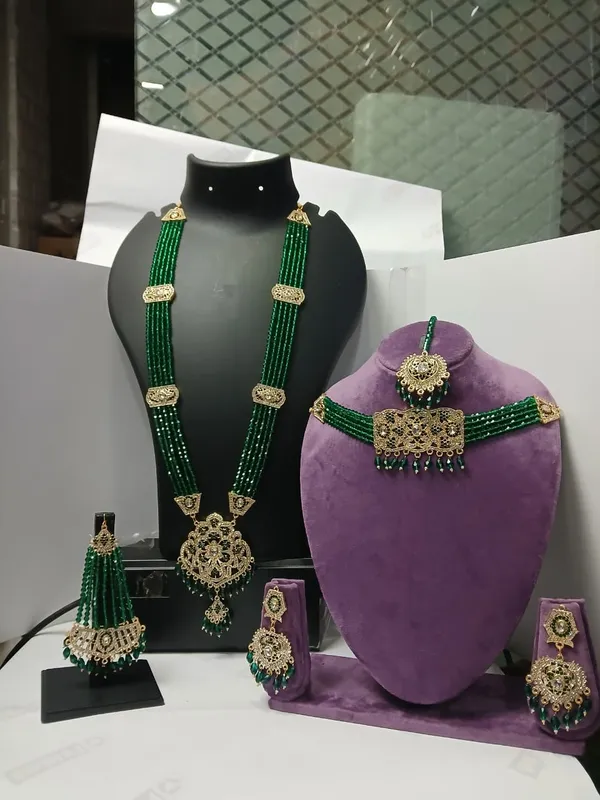 Green_Beaded_Traditional_Jewellery_Set_for_Women