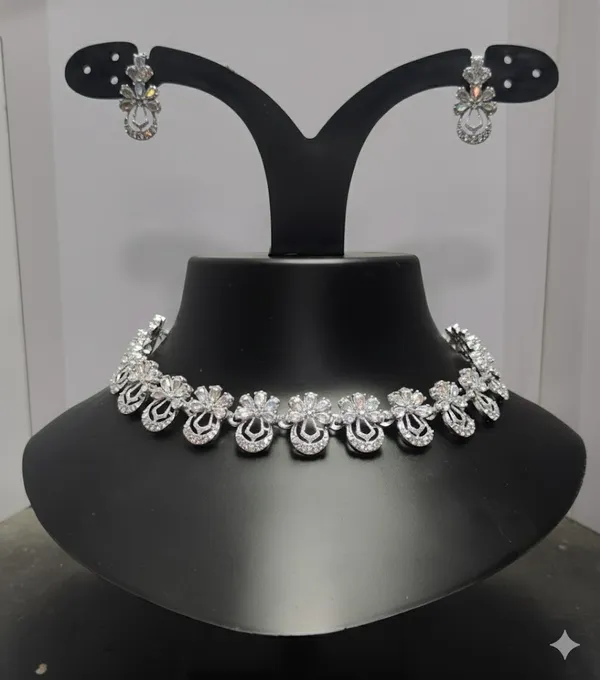 Silver_Tone_Floral_Necklace_Set_for_Women