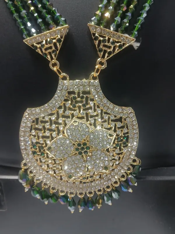 Gold_Tone_Kundan_Green_Beaded_Necklace_Set_For_Women