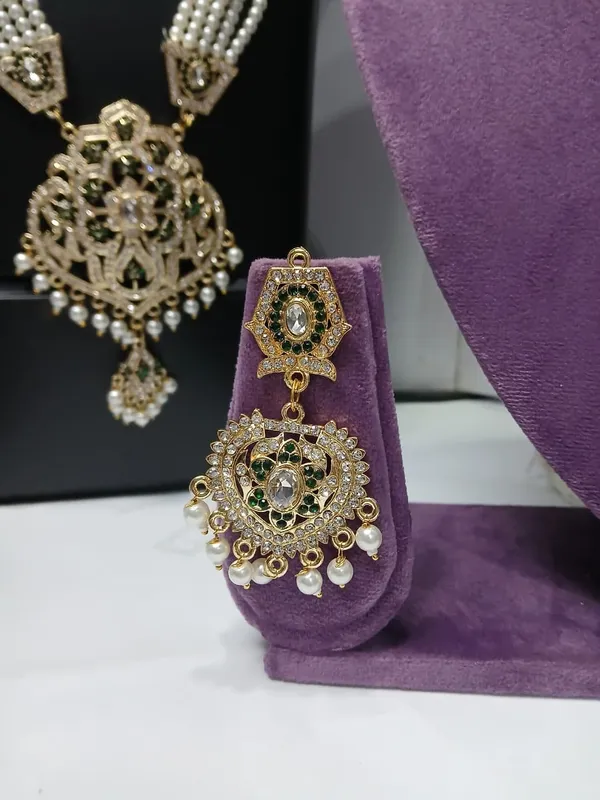 Gold_Tone_Pearl_Bridal_Jewellery_Set_for_Women