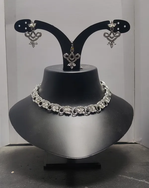 Silver_Tone_Stone_Studded_Jewellery_Set_for_Women