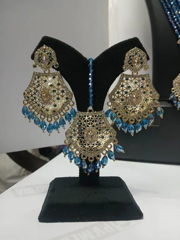 Blue_Beaded_Gold_Tone_Necklace_Set_for_Women