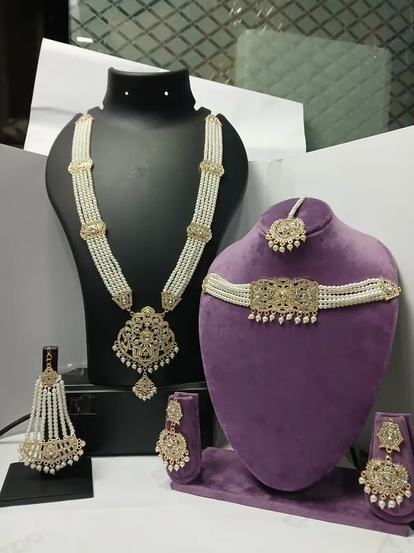 Gold-Tone_Pearl_Bridal_Jewellery_Set_for_Women