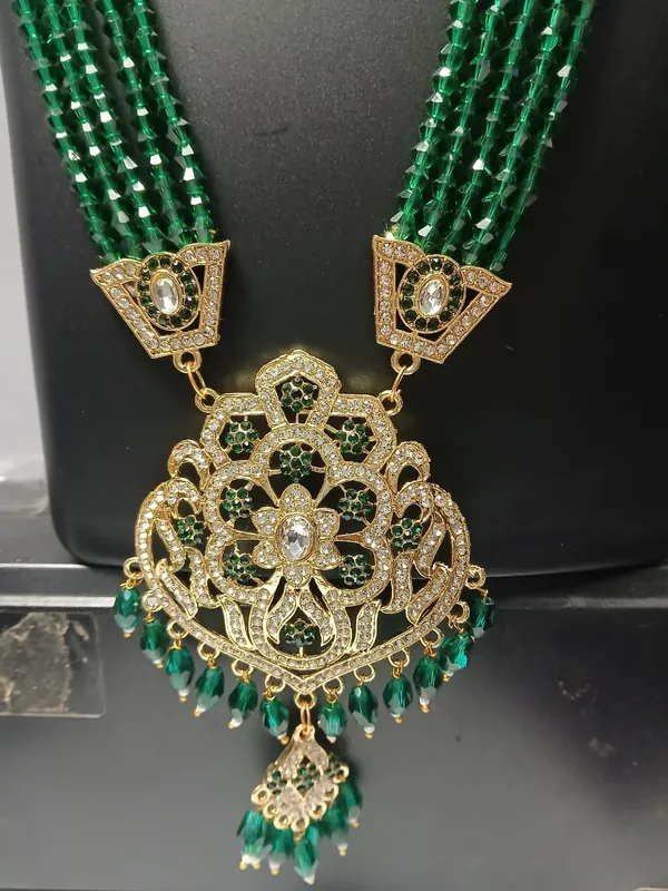 Green_Beaded_Traditional_Jewellery_Set_for_Women