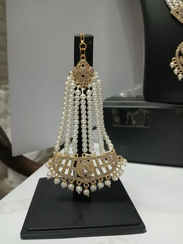 Gold-Tone_Pearl_Bridal_Jewellery_Set_for_Women