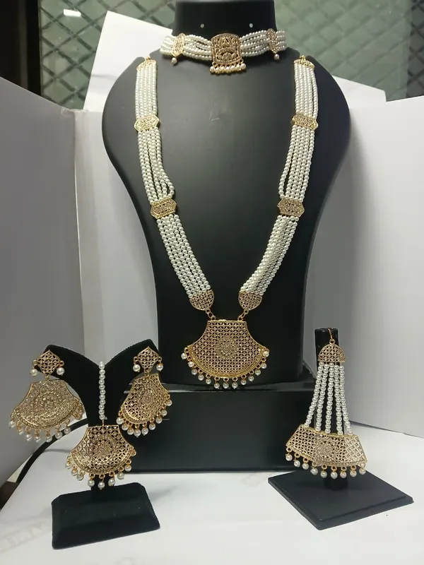 Gold_Tone_Pearl_Bridal_Jewellery_Set_for_Women