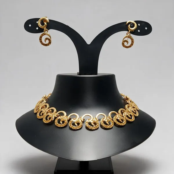 Gold_Tone_Loop_Design_Necklace_And_Earrings_Set
