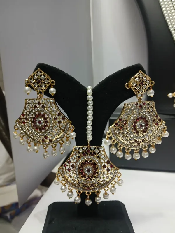 Gold_Tone_Pearl_Necklace_And_Earring_Set_For_Women