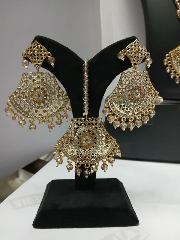 Gold_Tone_Traditional_Bridal_Jewellery_Set_for_Women