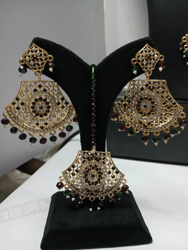 Gold_Tone_Stone_Embellished_Necklace_Set_for_Women