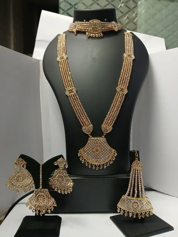 Gold_Tone_Traditional_Bridal_Jewellery_Set_for_Women