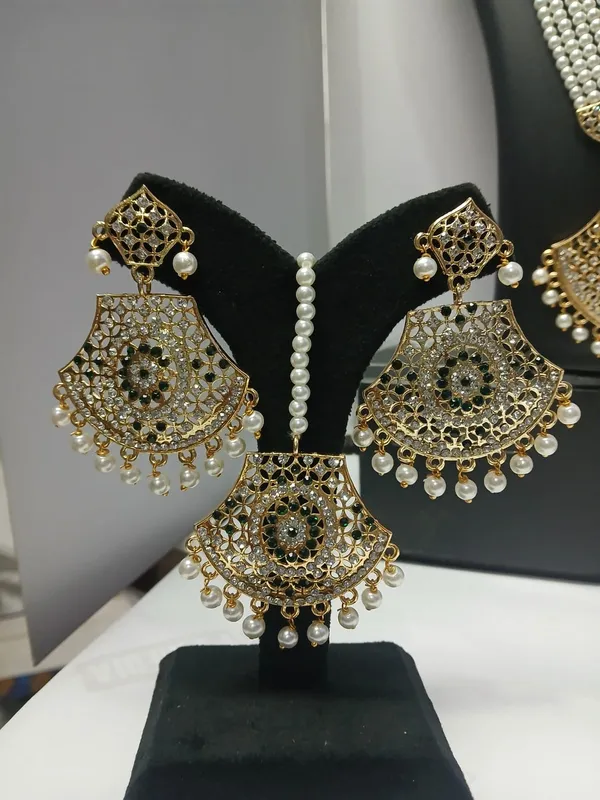 Gold_Tone_Pearl_Bridal_Jewellery_Set_for_Women