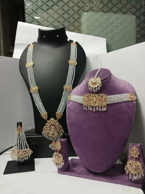 Gold_Tone_Bridal_Jewellery_Set_for_Women