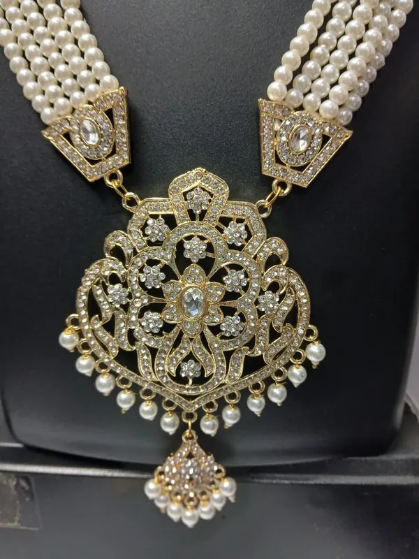 Gold-Tone_Pearl_Bridal_Jewellery_Set_for_Women