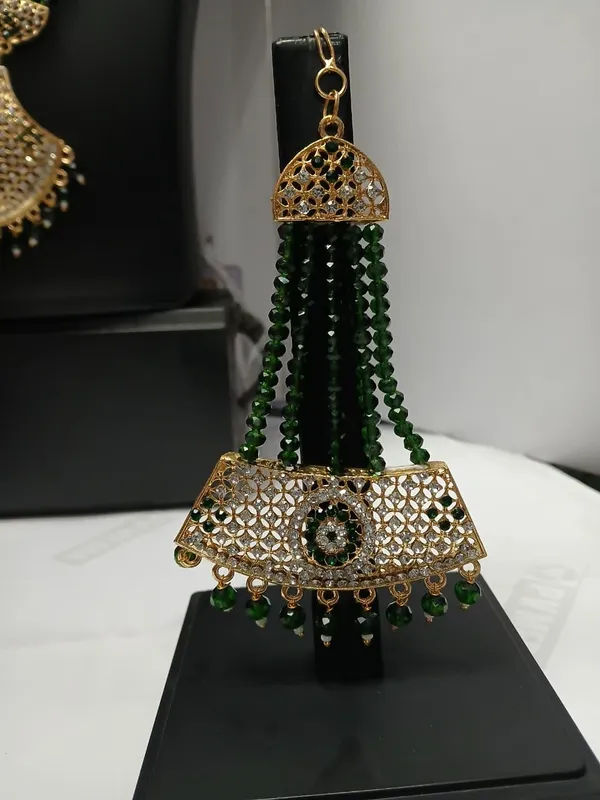 Green_Gold_Tone_Necklace_Set_for_Women