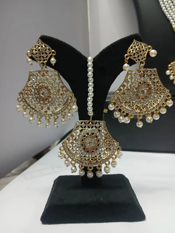 Gold_Tone_Pearl_Necklace_Set_for_Women