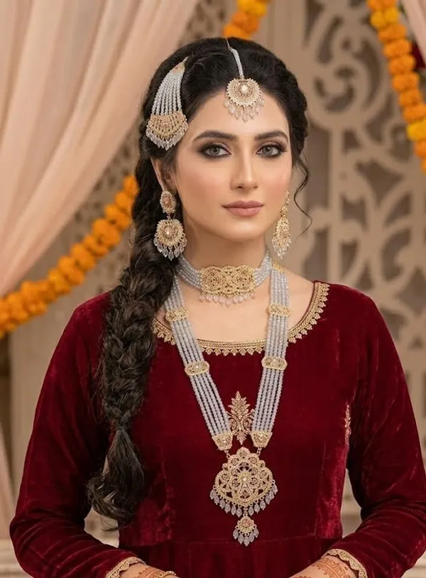 Gold_Tone_Bridal_Jewellery_Set_for_Women