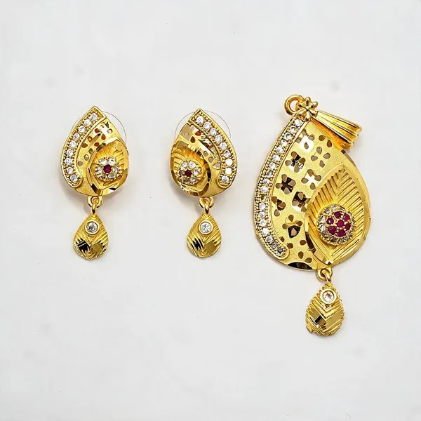 Premium_Gold_Plated__Teardrop_Pendant_And_Earring_Set_For_Women