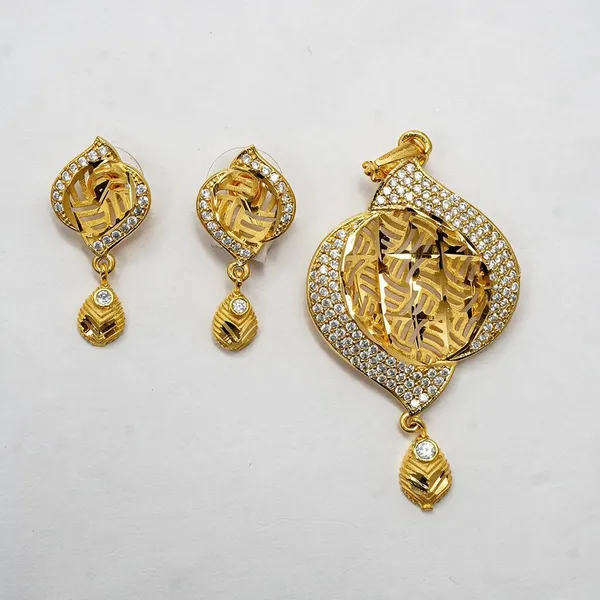 Premium_Gold_Plated__Stone_Studded_Pendant_And_Earring_Set_For_Women