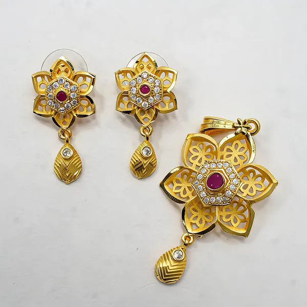 Premium_Gold_Plated__Floral_Pendant_And_Earring_Set_For_Women