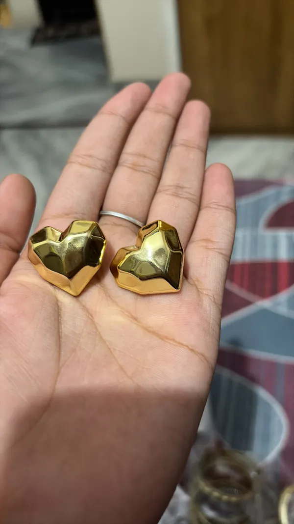 gold_heart_stud_earrings