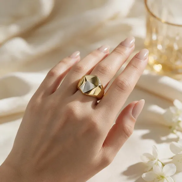 gold_oval_hoop_earring_