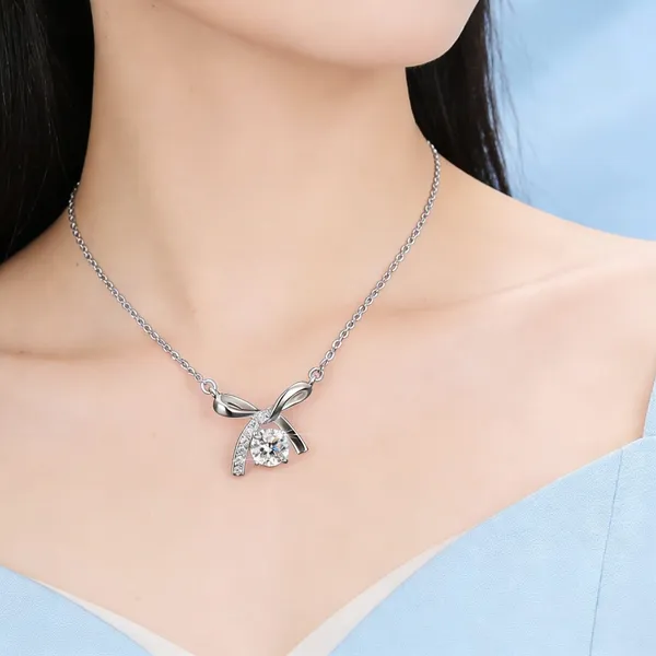 Silver-Tone_Floral_Pendant_Necklace_for_Women