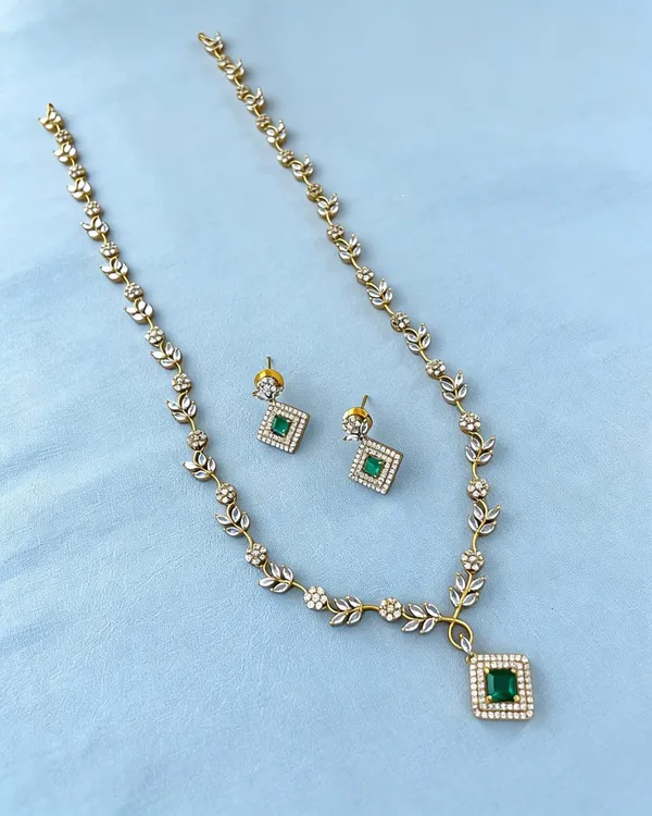 Gold_Tone_Floral_Stone_Necklace_Set_for_Women