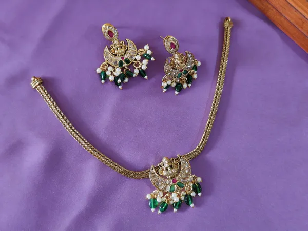 Gold_Tone_Traditional_Necklace_Set_for_Women