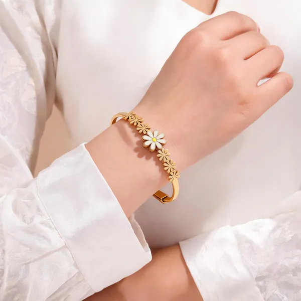 Gold_Stainless_Steel_Bracelet_For_Women