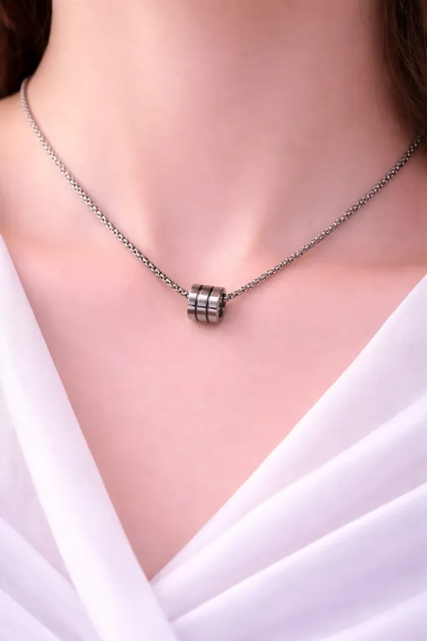 Silver_Tone_Chain_Pendant_Necklace_for_Women
