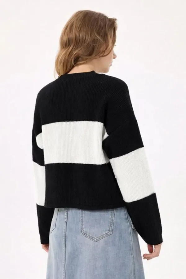 Black_&_White_Polyester_Top_For_Women