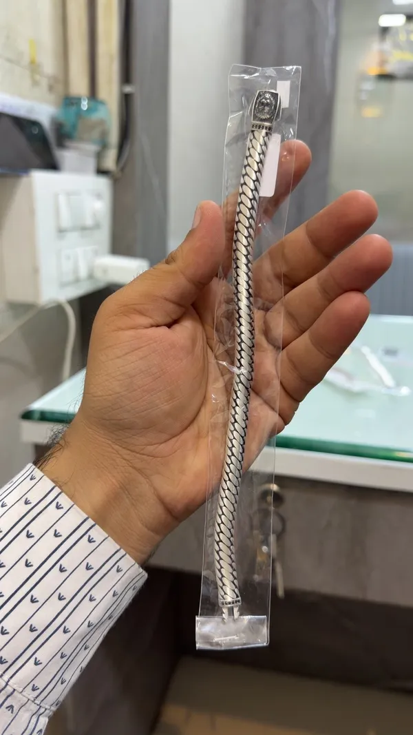 Silver_Metal_Bracelet_Watch_for_Women