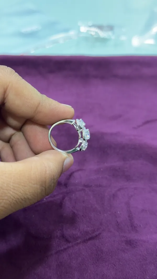 Silver-Tone_Crystal_Cluster_Ring_for_Women