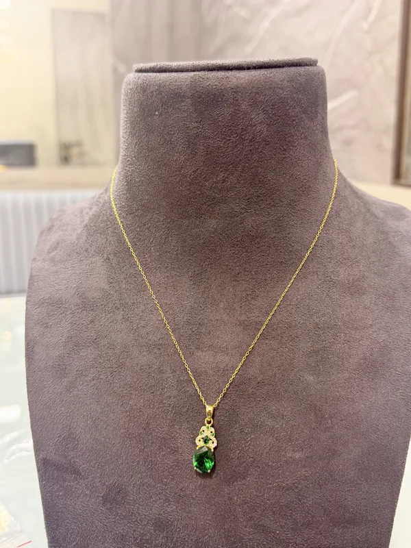 Gold_Tone_Green_Pendant_Necklace_for_Women