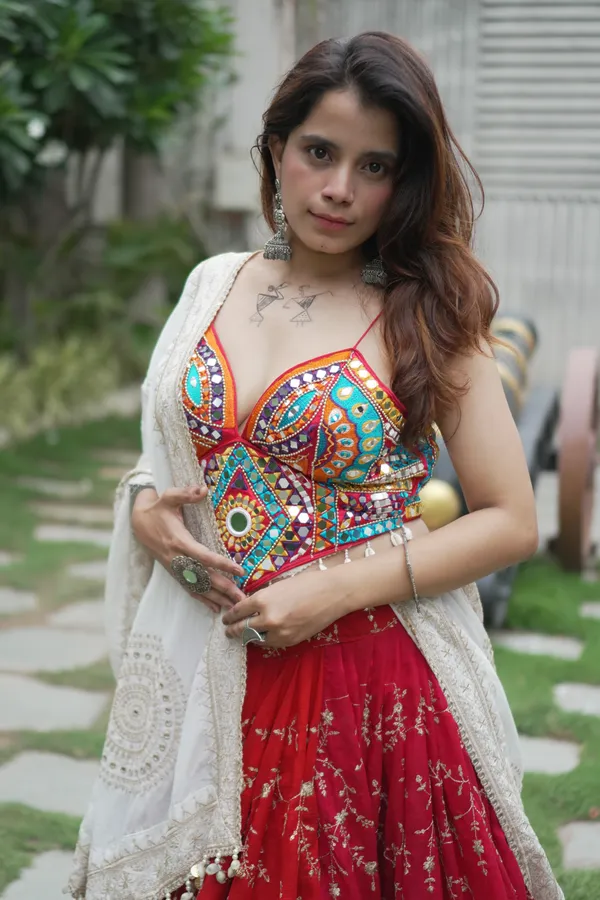 Red_Silk_Embroidered_Flared_Lehenga_Choli_For_Women