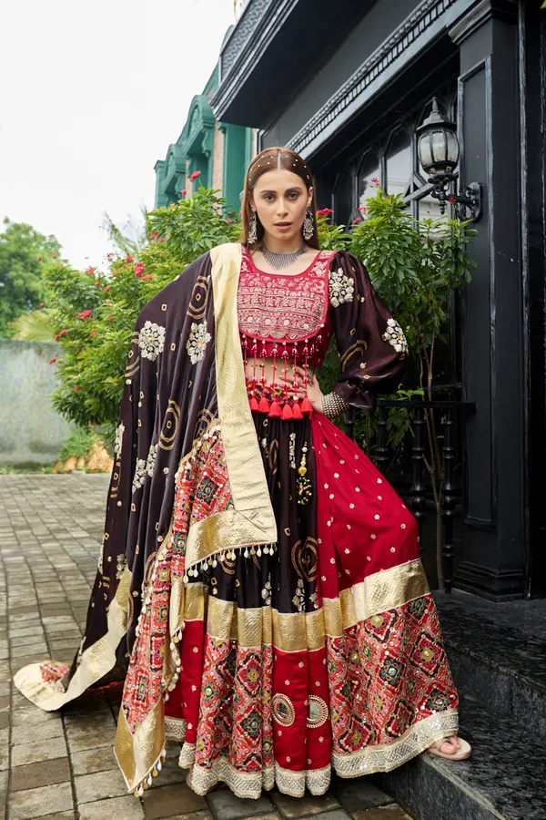 Black_Embroidered_Lehenga_Choli_Set_for_Women