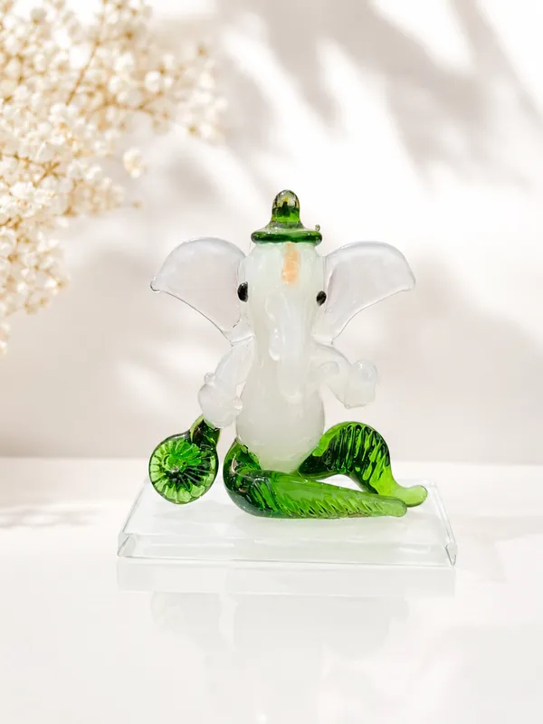 Glass_Elephant_Decorative_Figurine_opel_ganesha