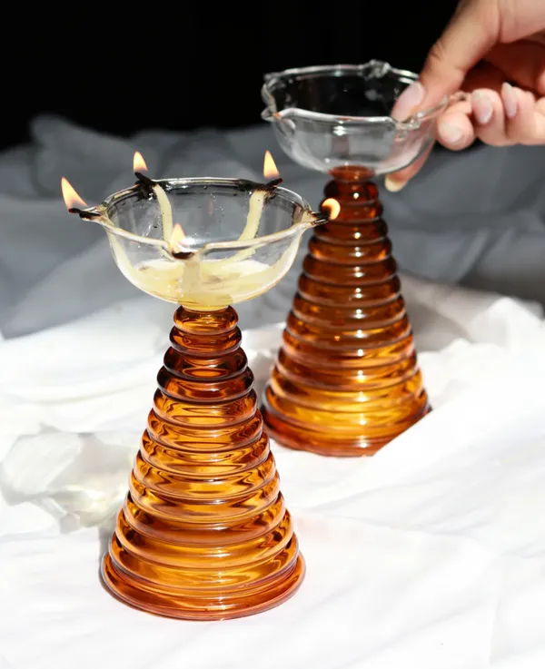 Glass_Decorative_Ribbed_Oil_Lamp