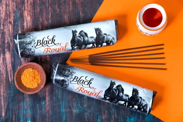Black_Royal_250_Gram_Roll_Pack