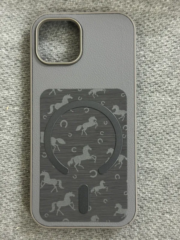 Grey_Horse_Print_Magnetic_Phone_Case