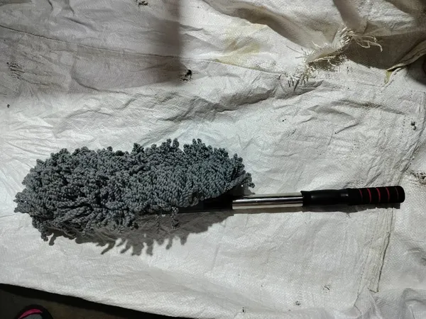Microfiber_Car_Duster_Exterior_for_car_cleaning_with_Extendable_Handle
